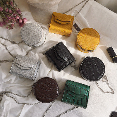 Petit sac à bandoulière en cuir  texturé rond ou carré