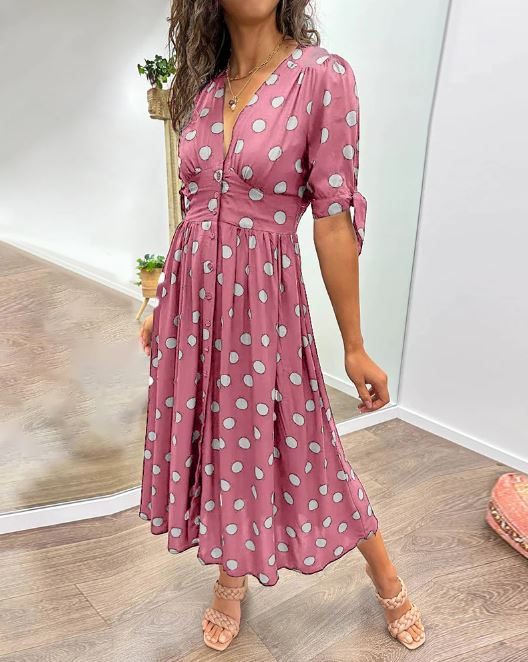 Robe à pois avec encolure en V profond