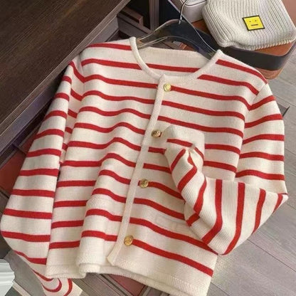 Pull tricoté rayé confortable pour les superpositions d'automne