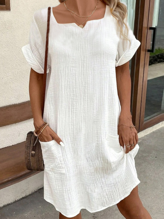 Robe simple et décontractée avec encolure carrée