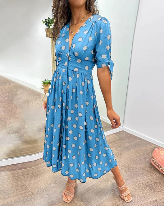 Robe à pois avec encolure en V profond