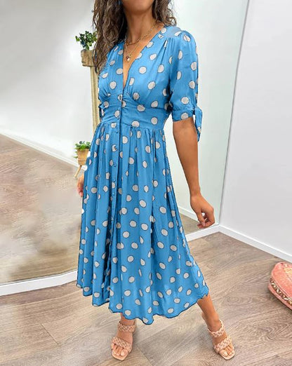 Robe à pois avec encolure en V profond