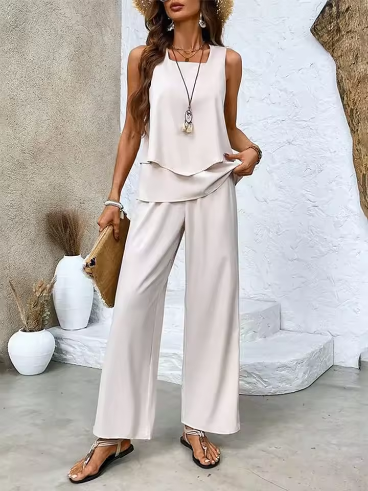 Ensemble de deux pièces avec haut et pantalon assortis
