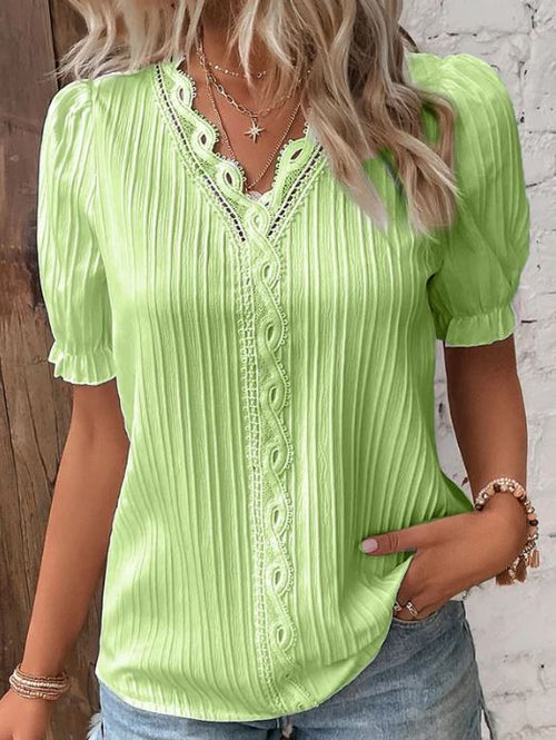 Chemise élégante à col en V avec bords lisses
