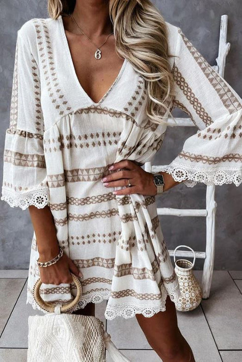Robe mini en dentelle, Échappée exotique