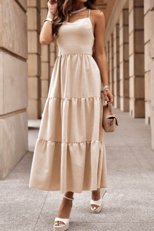 Robe à plusieurs couches et bretelles croisées