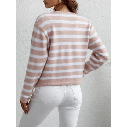 Pull en maille douillet avec fermeture à boutons et poches latérales