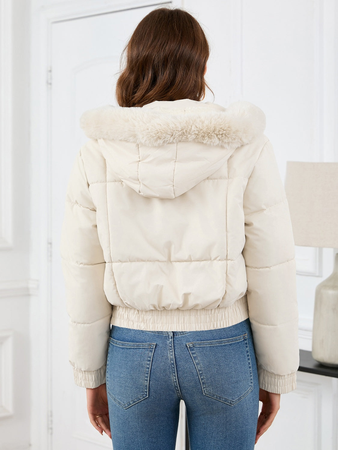 Veste d'hiver confortable matelassée avec capuche en fourrure et poches
