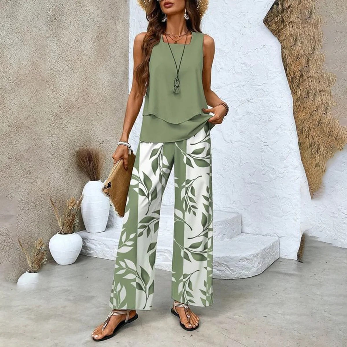 Ensemble de deux pièces avec haut et pantalon assortis