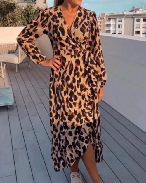 Robe à encolure en pointe