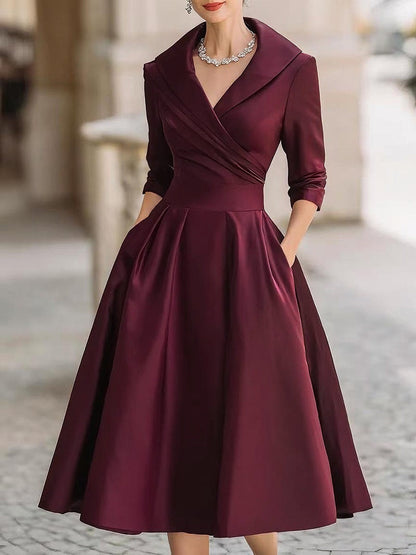 Robe midi en satin d'inspiration vintage avec col drapé
