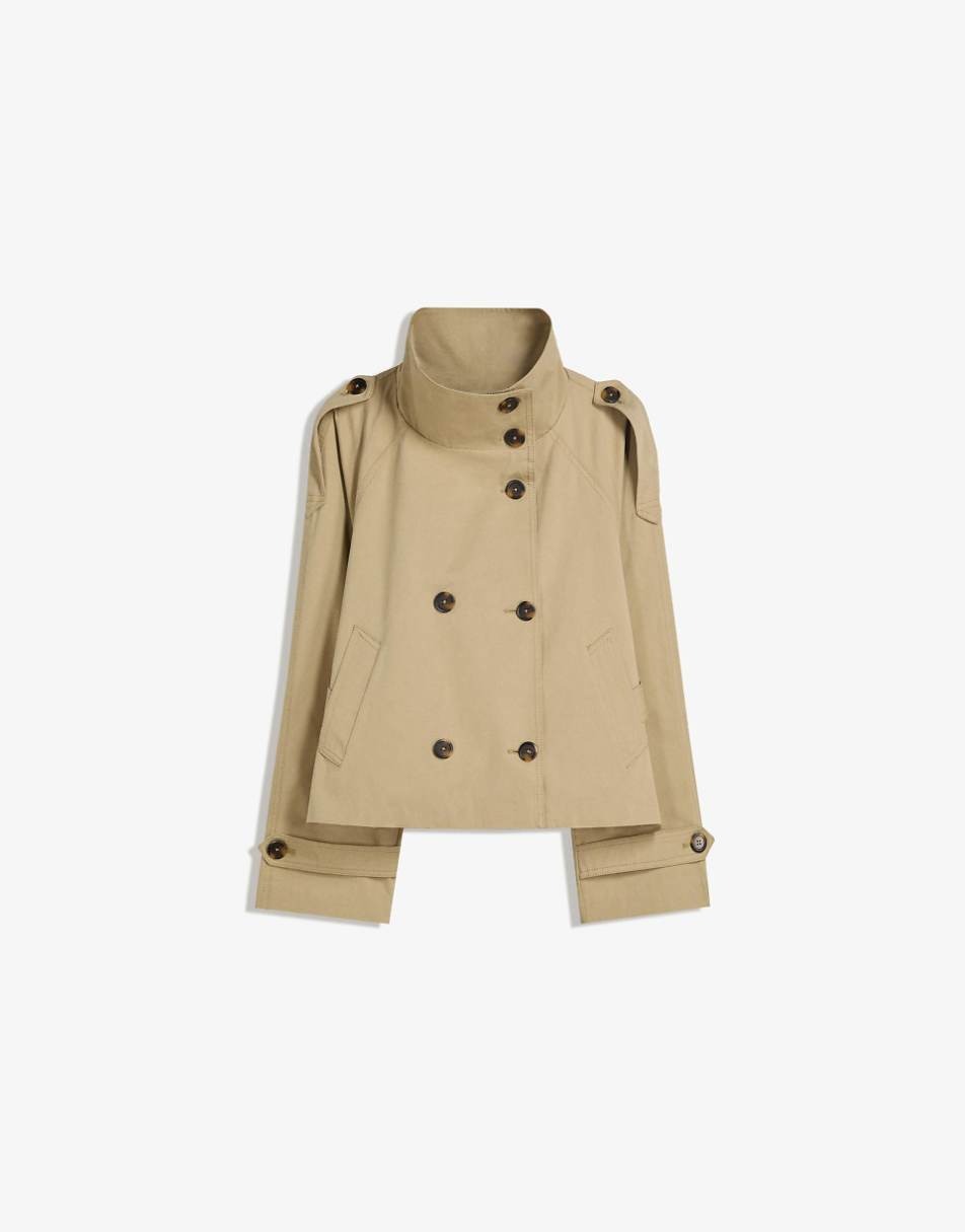 Trench-coat court