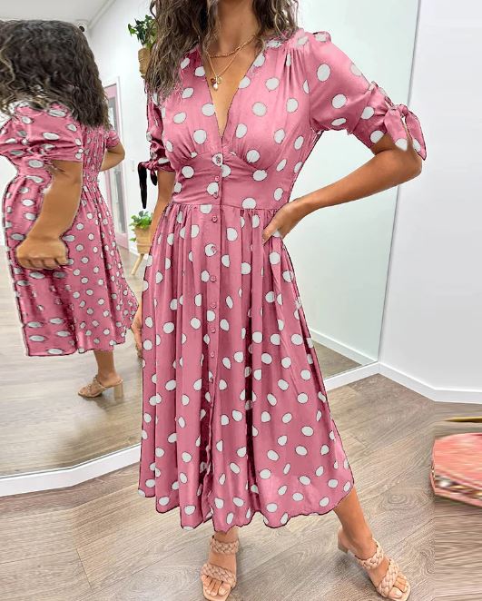 Robe à pois avec encolure en V profond