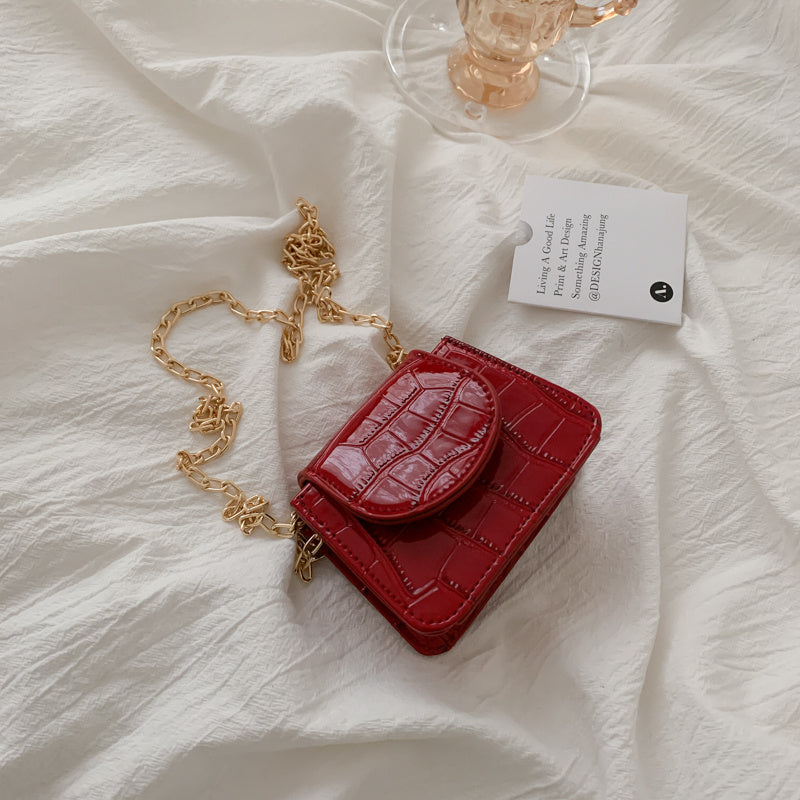 Sac à bandoulière en cuir texturé brillant
