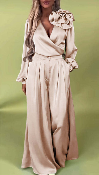 Costumes deux pièces élégants en satin à col en V