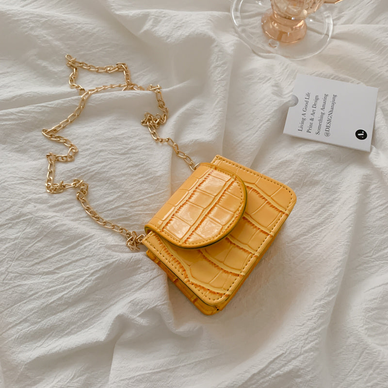 Sac à bandoulière en cuir texturé brillant