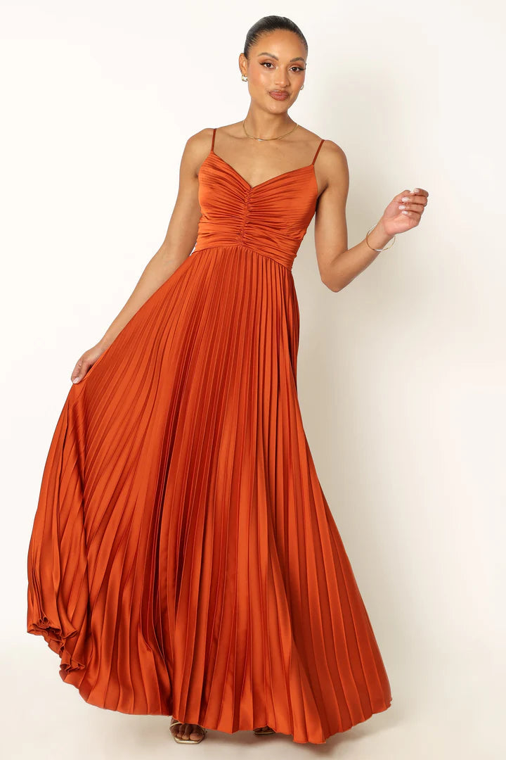 Robe mi-longue plissée élégante pour événements formels