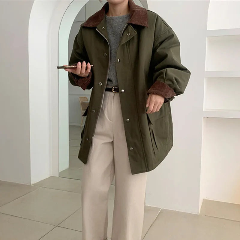 Veste pour femmes d'inspiration vintage avec col rabattu et grandes poches