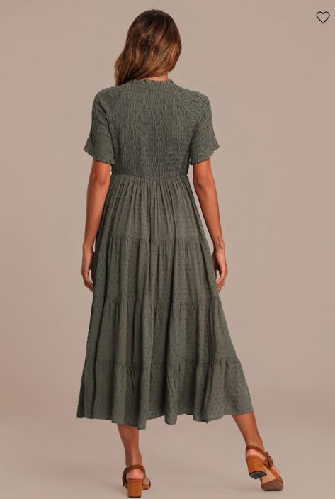 Robe midi vert olive à manches courtes, col rond, fronces et volants superposés