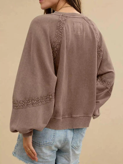 Sweat-shirt confortable avec détails en dentelle pour un look casual chic
