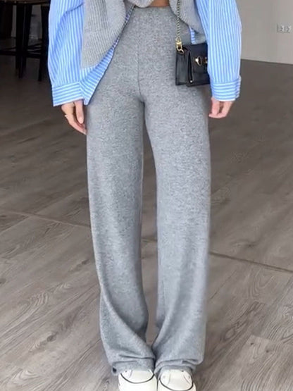 Ensemble deux pièces en tricot avec chemise rayée