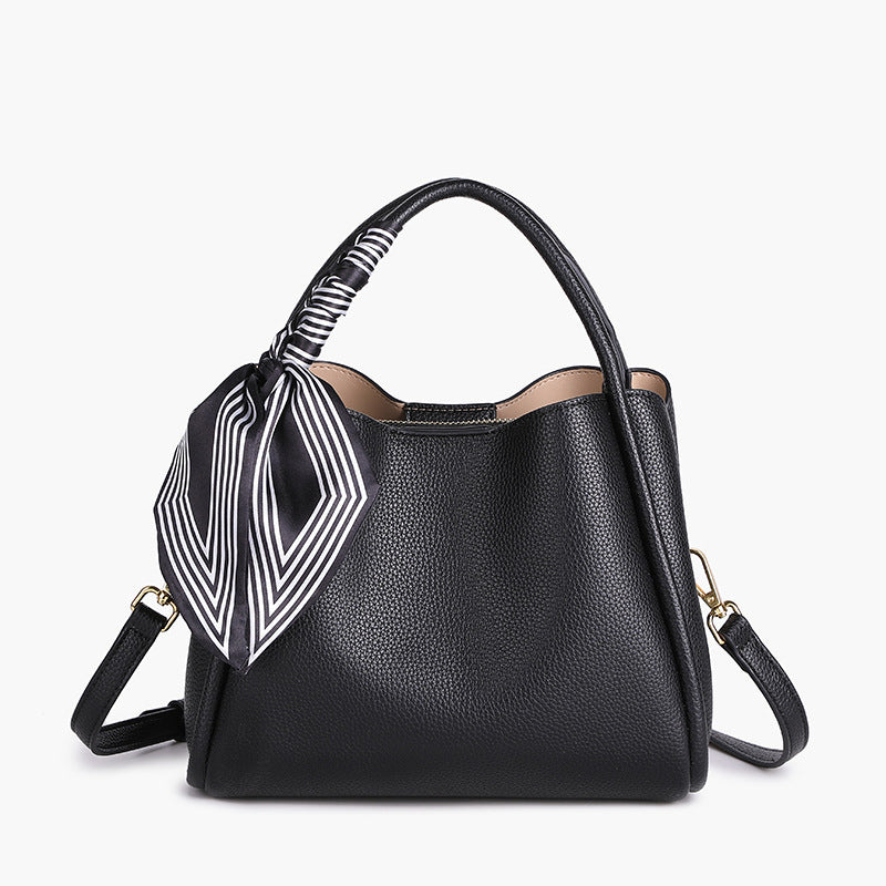 Sac à main en cuir grainé avec foulard