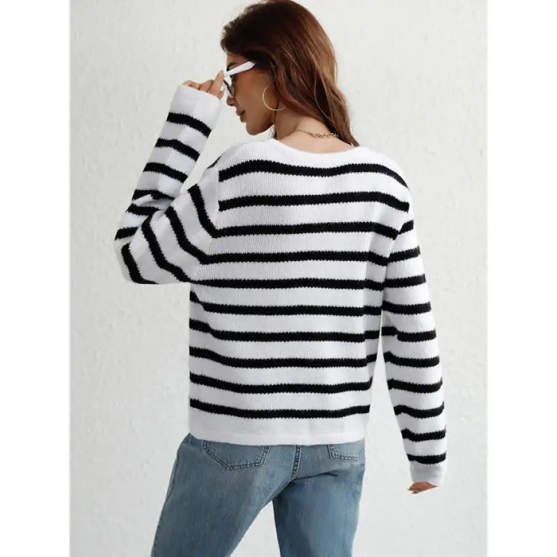 Pull en maille douillet avec fermeture à boutons et poches latérales