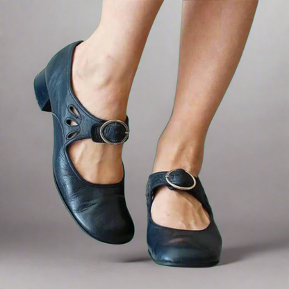 Talons de femmes noires pour le travail