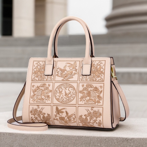 Sac à main en cuir beige à motifs brodés