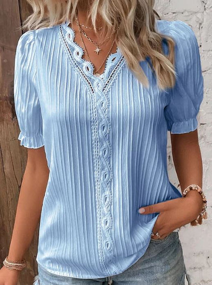 Chemise élégante à col en V avec bords lisses