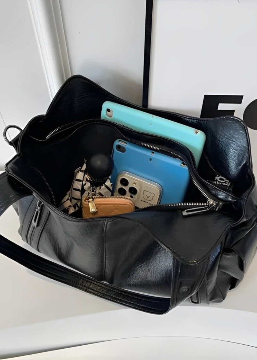 Sac à bandoulière en cuir minimaliste et élégant