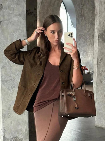 Veste à revers marron chaud élégante pour une élégance décontractée