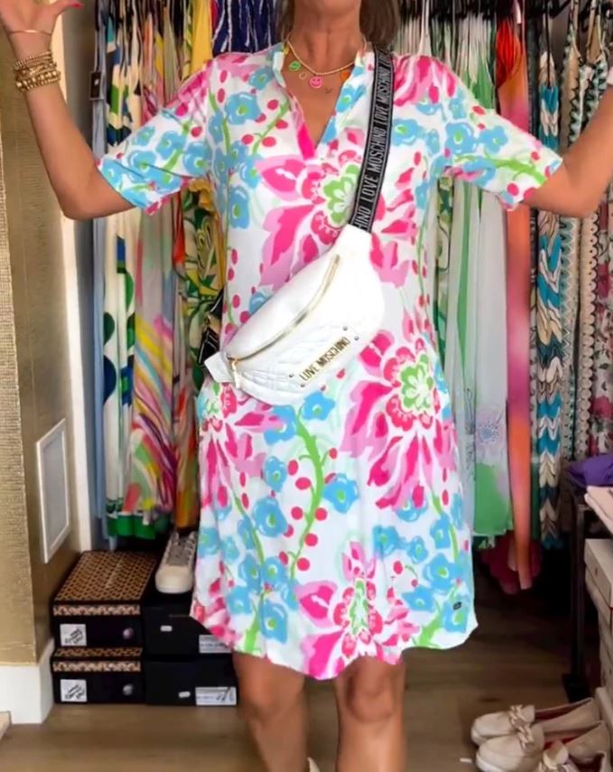 Robe à manches courtes, imprimé fleuri et col V