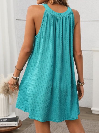 Sophie Paris® | Robe Mini Texturée à Col Grec avec Coupe Élégante