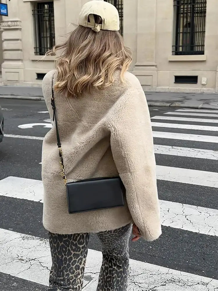 Manteau long douillet et moelleux pour un style hivernal chic