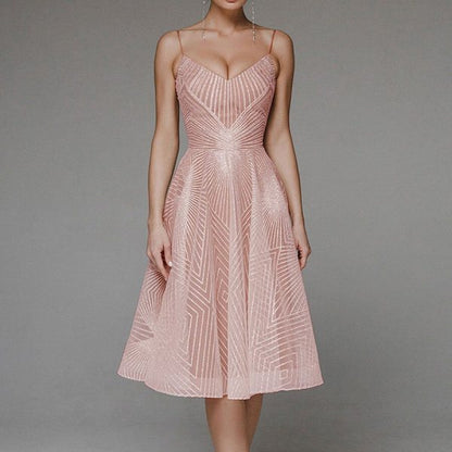 Robe nuisette à bretelles fines en satin pour soirées élégantes