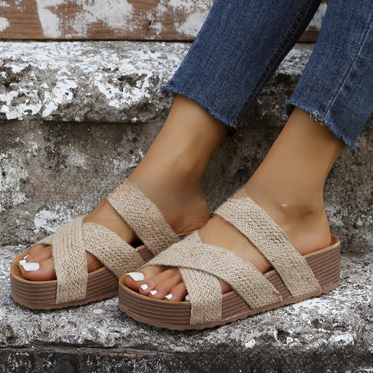 Sandales plates, tissées en corde de chanvre croisée