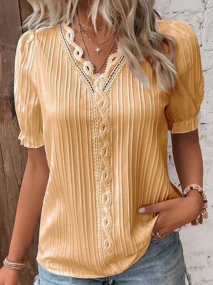 Chemise élégante à col en V avec bords lisses