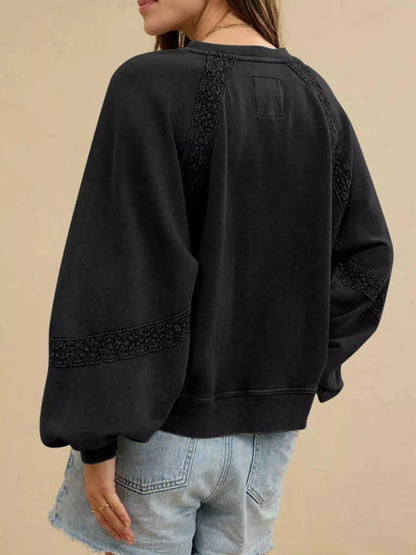 Sweat-shirt confortable avec détails en dentelle pour un look casual chic