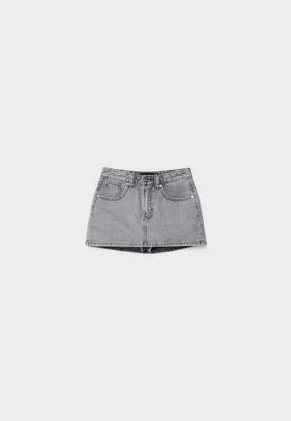 Mini-jupe-short en denim décontractée pour un style quotidien sans effort
