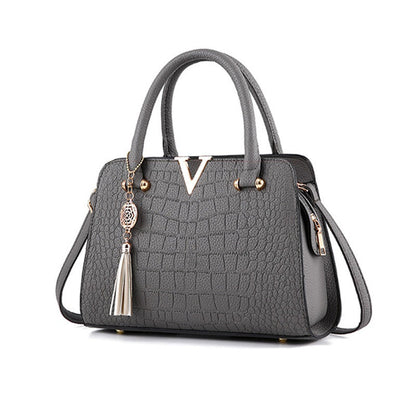 Sac à Main Élégant à Motif Texturé avec Pendentif Décoratif