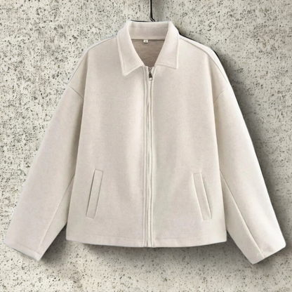 Veste courte femme coupe carrée avec col pointu et fermeture éclair avant