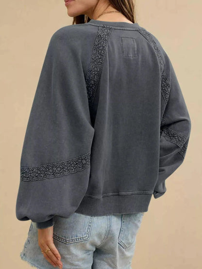 Sweat-shirt confortable avec détails en dentelle pour un look casual chic