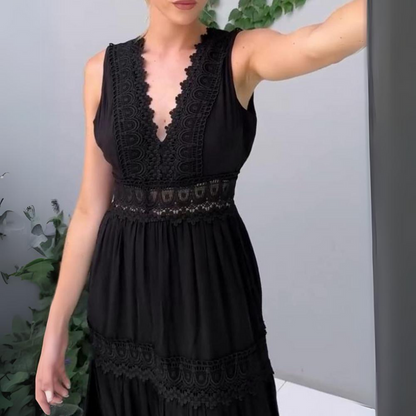 Sadie™ | Robe caraco en dentelle à col en V