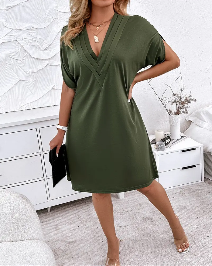 Régina | Robe plissée sans effort à col en V