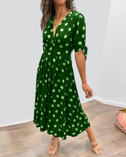 Robe à pois avec encolure en V profond