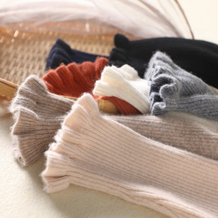 Pull en maille col roulé confortable avec accents féminins à volants