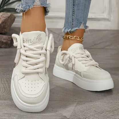 Baskets lift respirantes au design monochrome