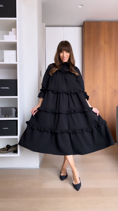 Robe noire élégante sans manches pour un look chic intemporel