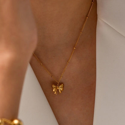 Élodie Lavin® | Collier doré pendentif nœud romantique